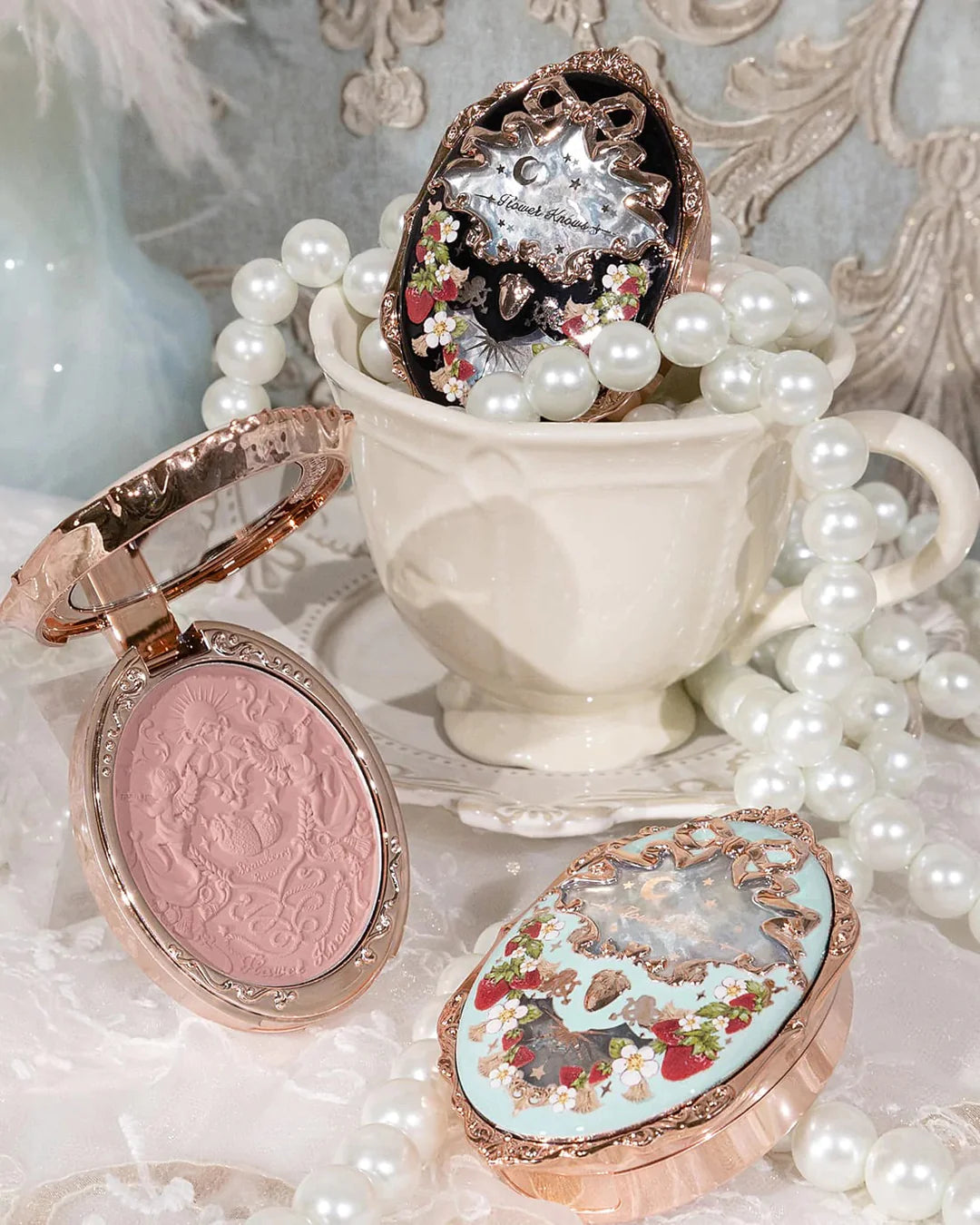 FLOWER KNOWS STRAWBERRY ROCOCO EMBOSSED BLUSH